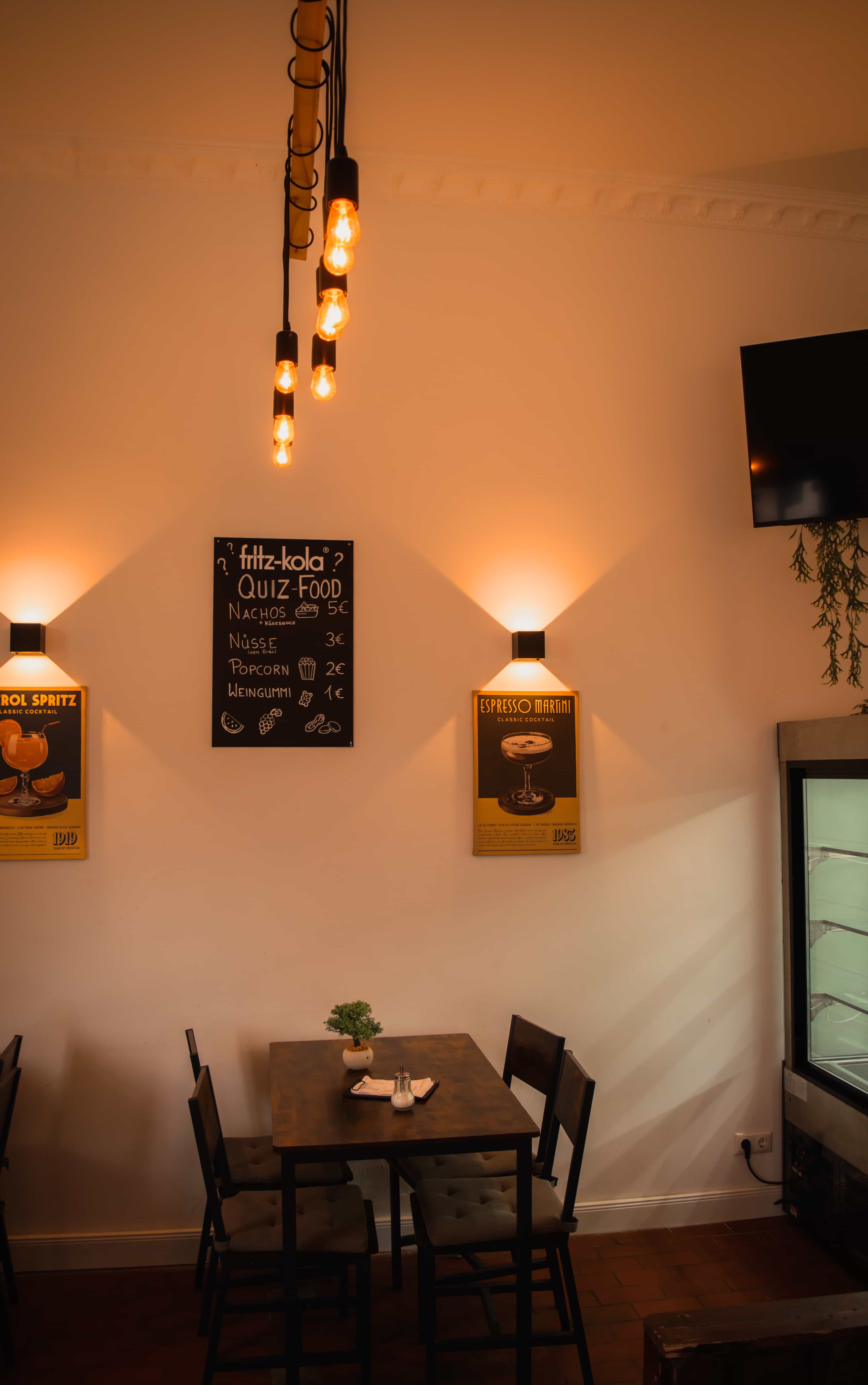 Espresso & Martini Kiel - Entspannte Atmosphäre im Café-Bereich